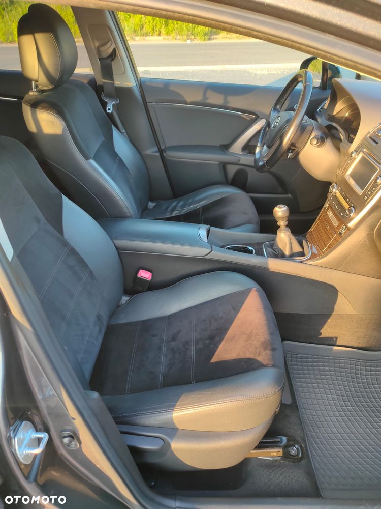 Toyota Avensis 2.0 D-4D Premium - 26