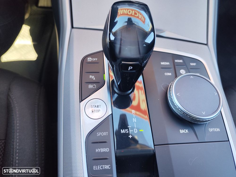 BMW 330 e Touring Auto - 17