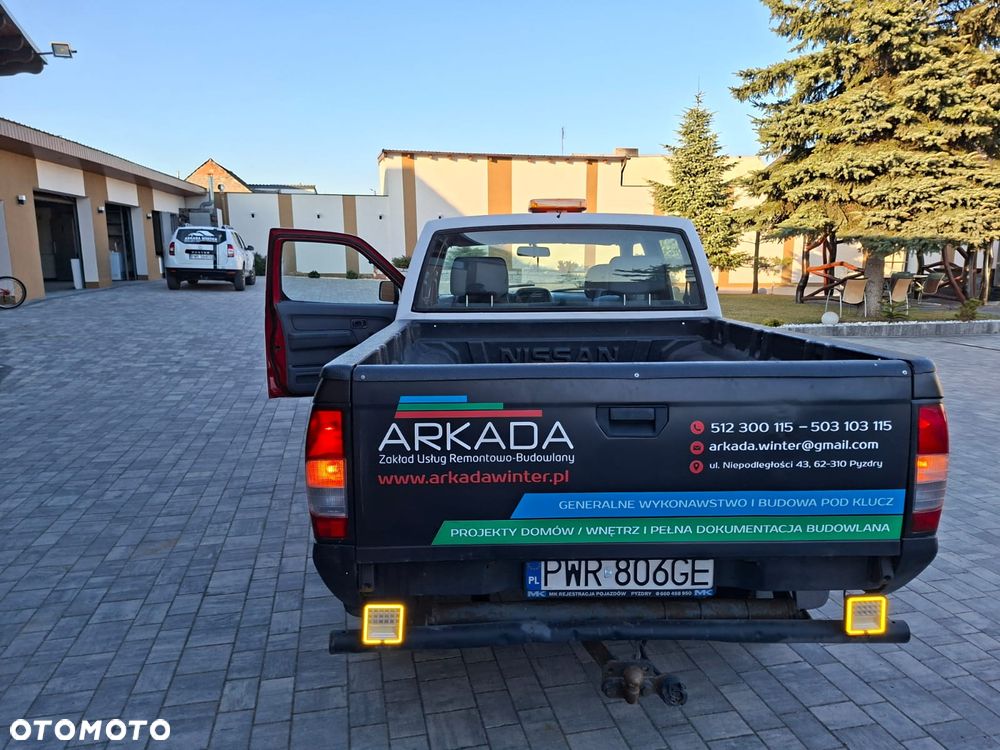 Nissan Pickup - 4