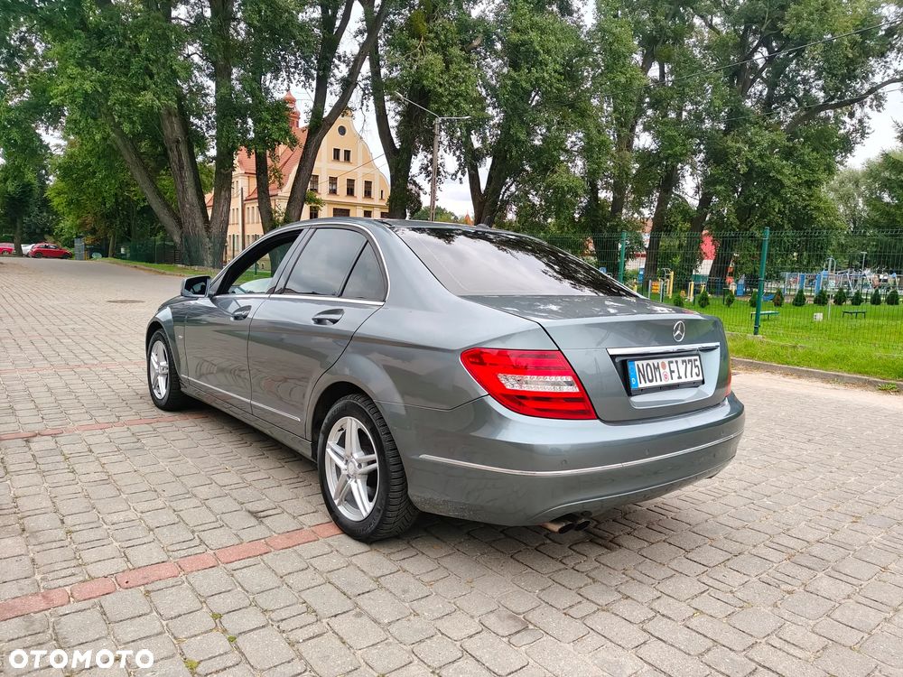 Mercedes-Benz Klasa C 180 BlueEFFICIENCY 7G-TRONIC Avantgarde - 24