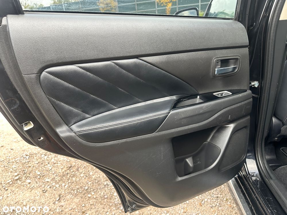 Mitsubishi Outlander 2.0 4WD Top - 28