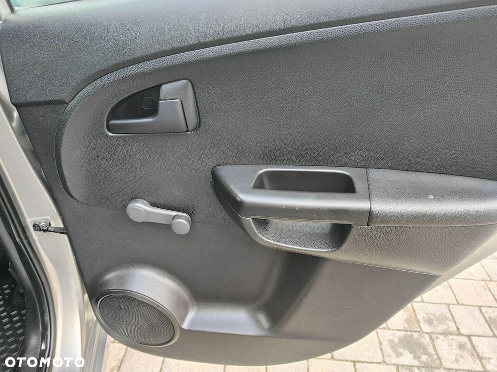 Kia Venga - 24