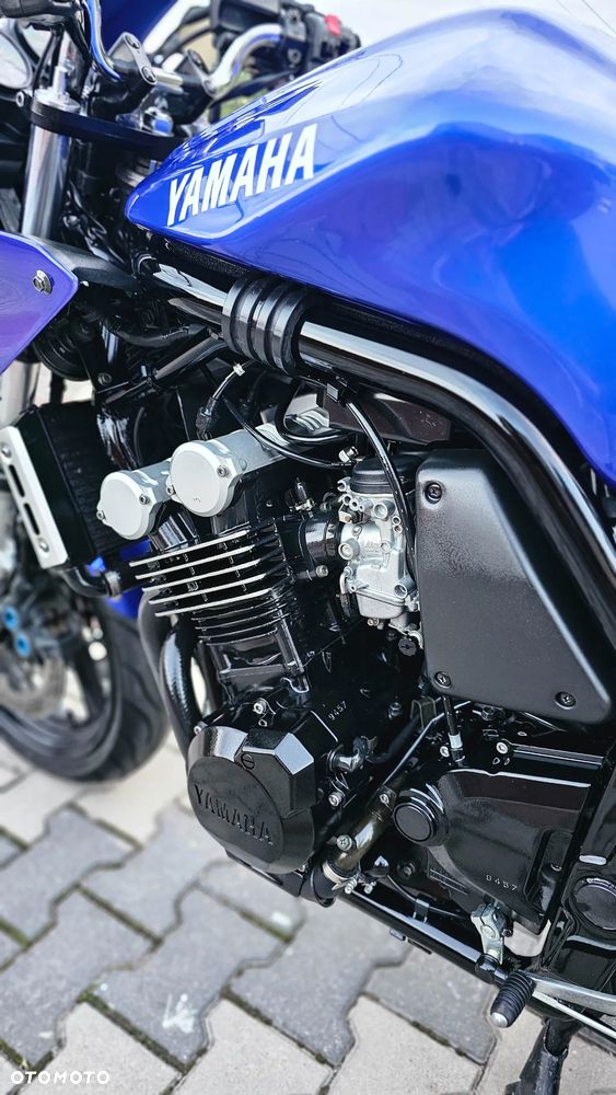 Yamaha FZS - 21