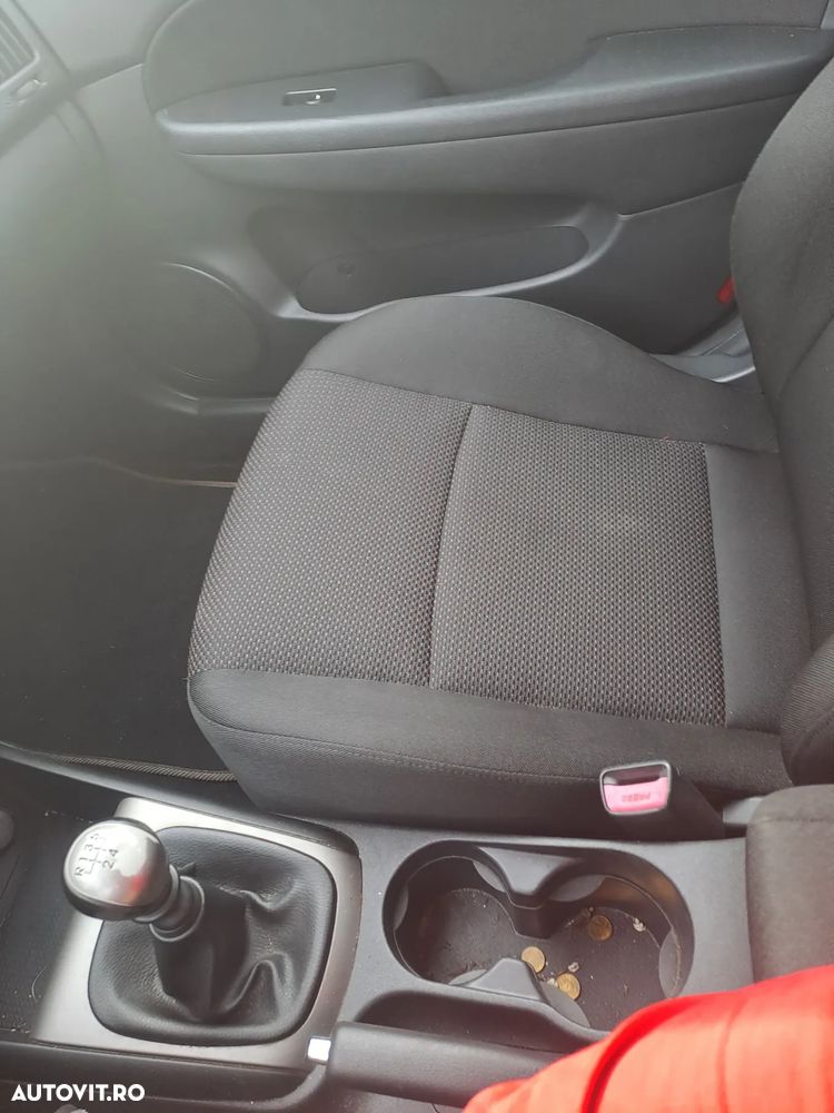 Hyundai i30 1.6 CRDI blue Comfort - 7