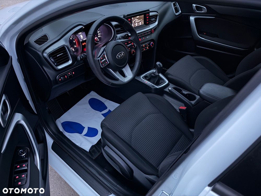 Kia Ceed 1.6 CRDi SCR M - 20