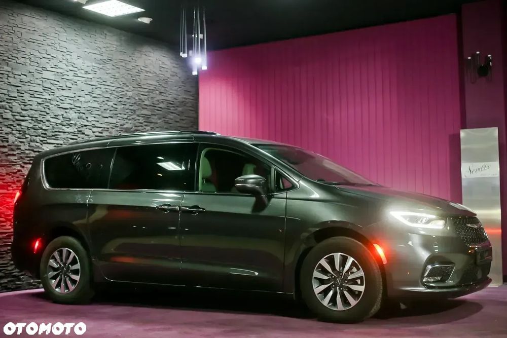 Chrysler Pacifica - 3