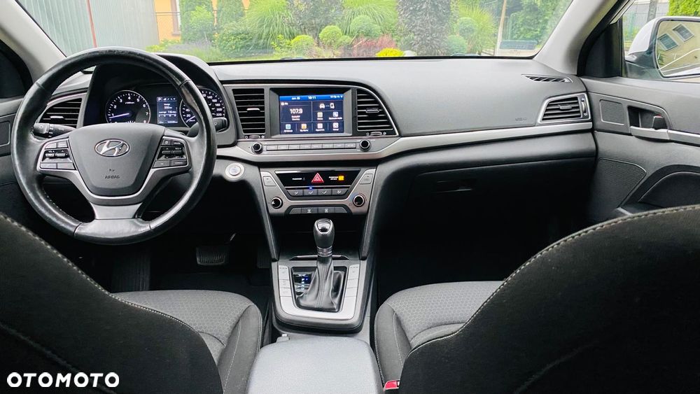 Hyundai Elantra - 9