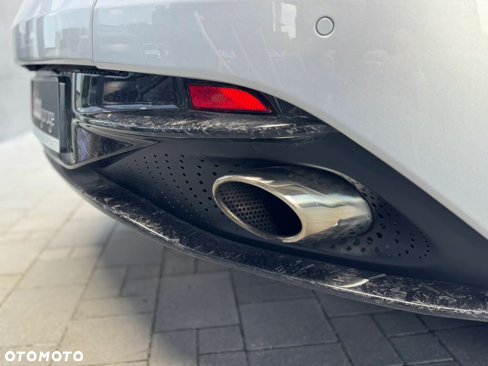 Aston Martin DB11 Launch Edition - 15