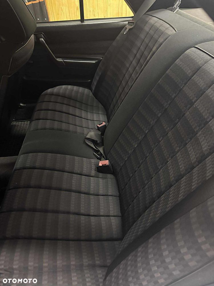 Mercedes-Benz W201 (190) - 11