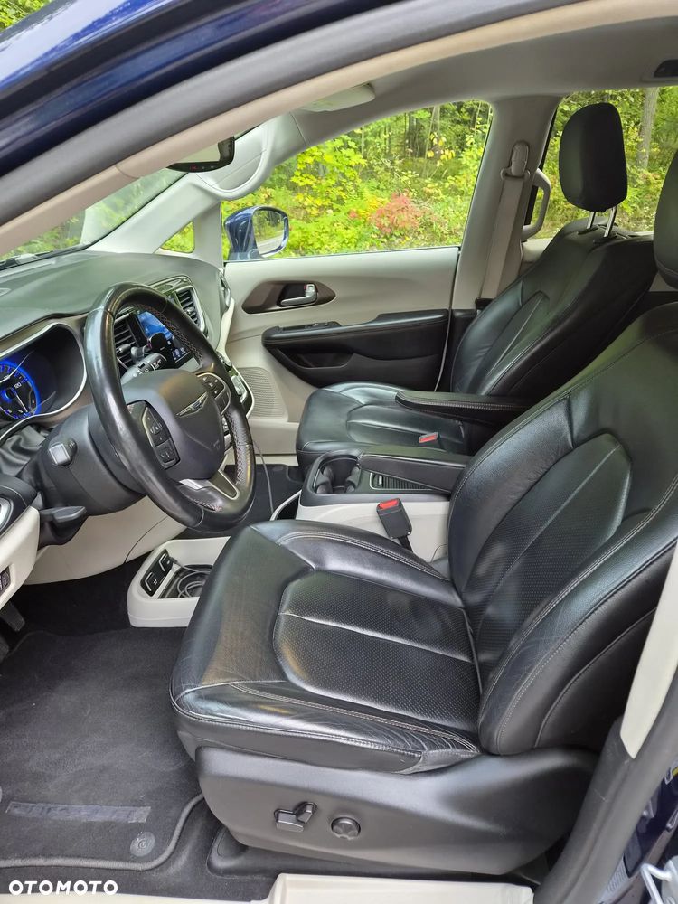 Chrysler Pacifica - 7