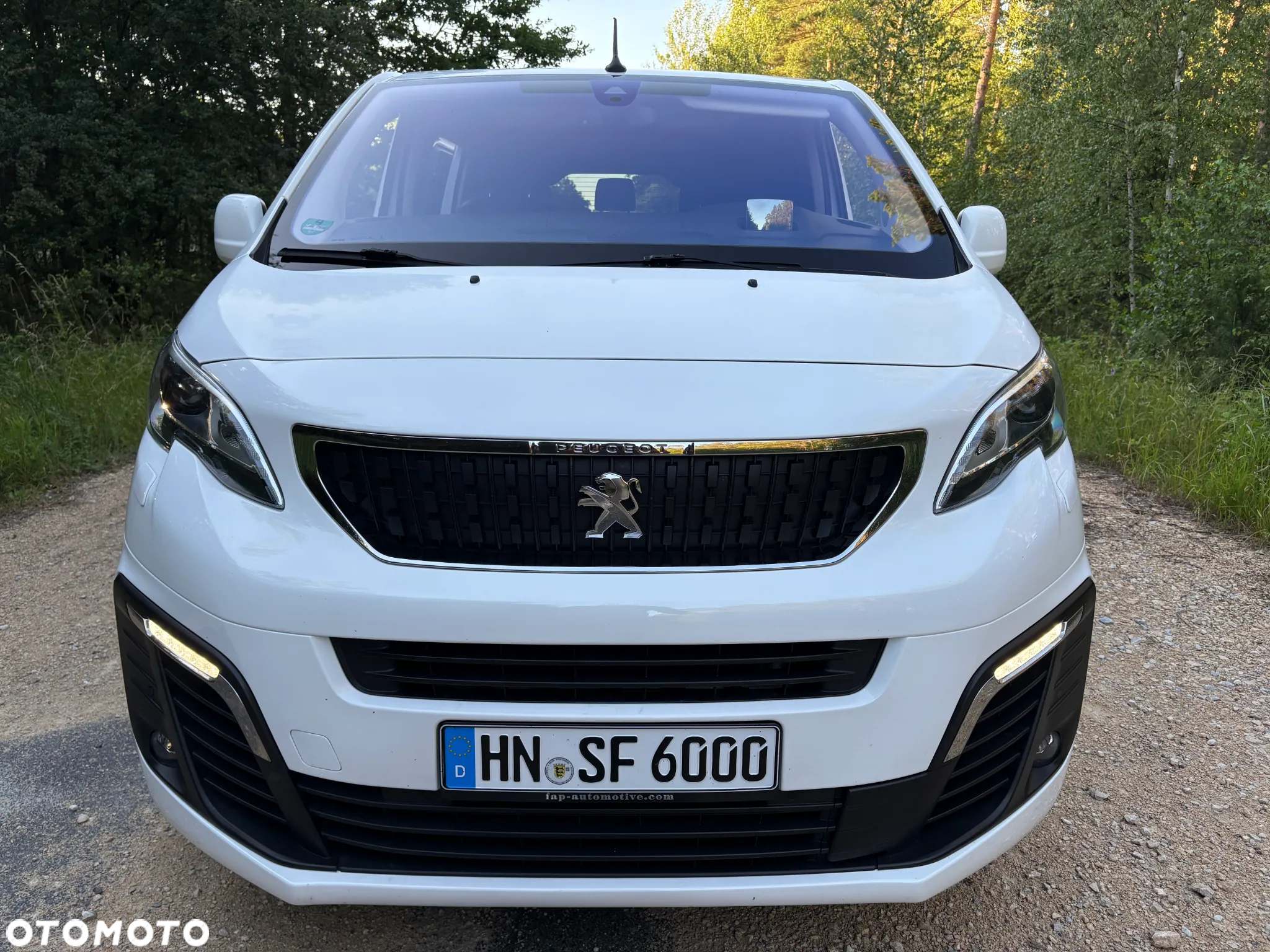 Peugeot Traveller L2 2.0 BlueHDi 180 S&S EAT8 Allure - 33