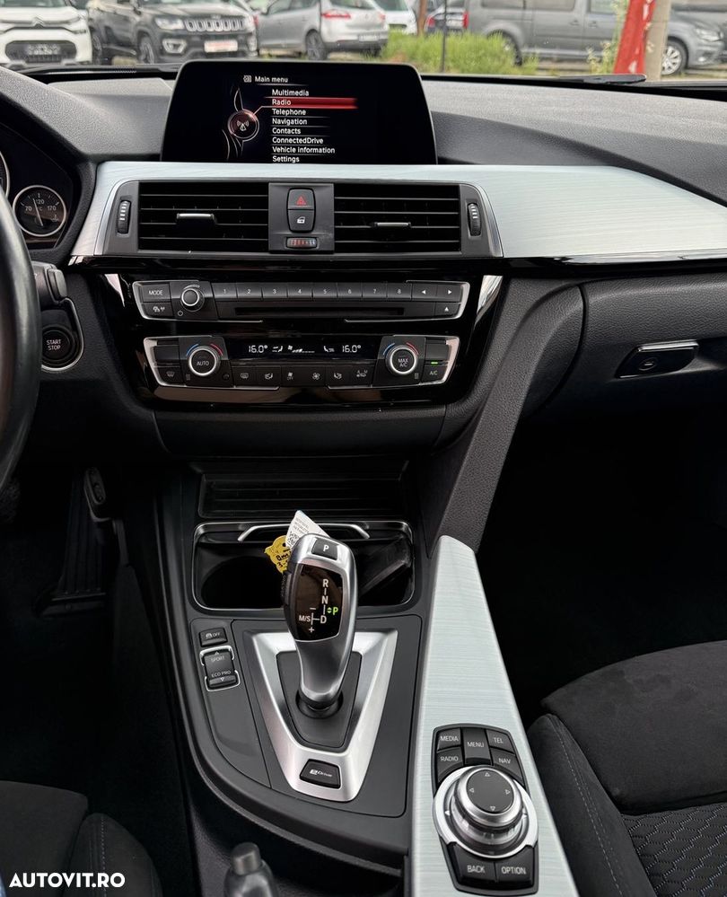 BMW Seria 3 330e iPerformance M Sport - 35