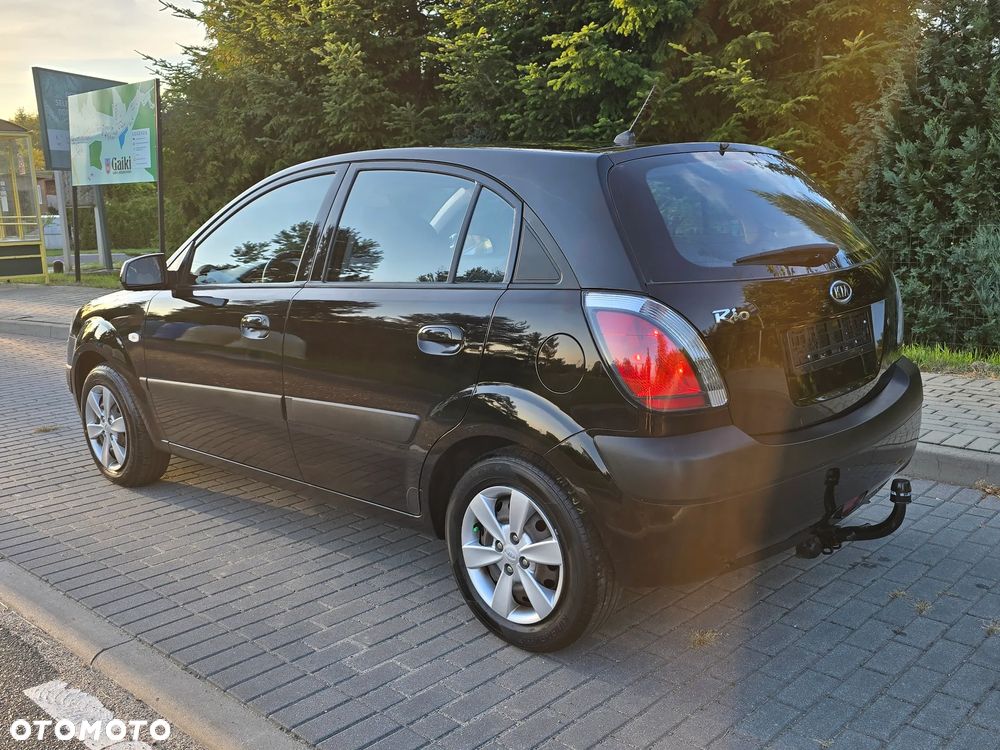 Kia Rio - 4