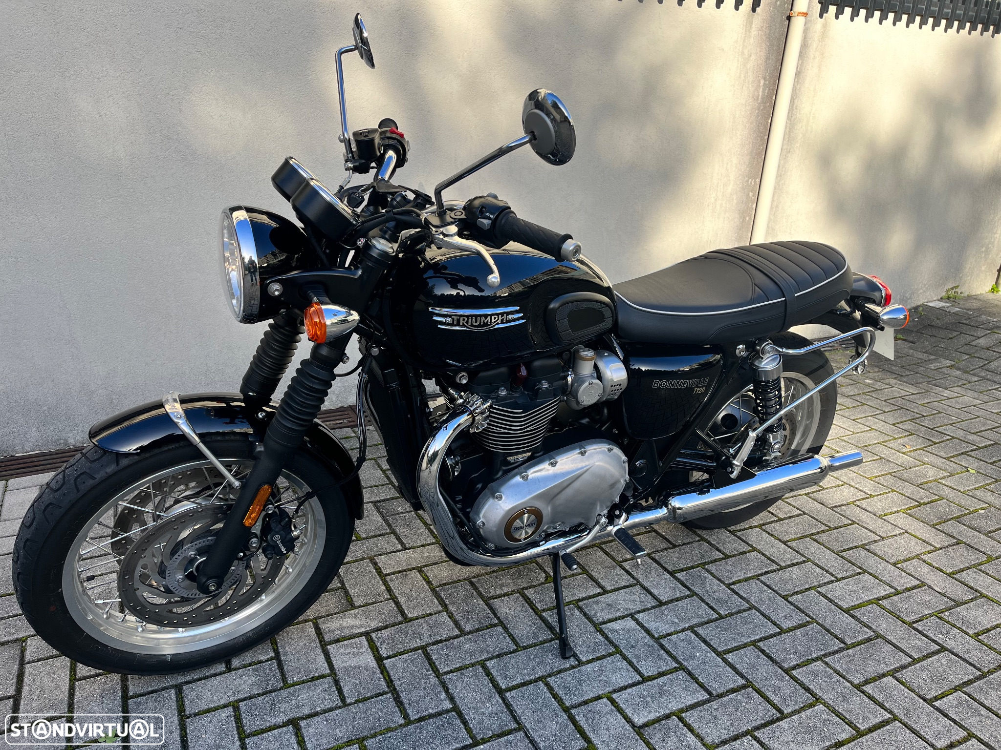 Triumph Bonneville T120 - 2