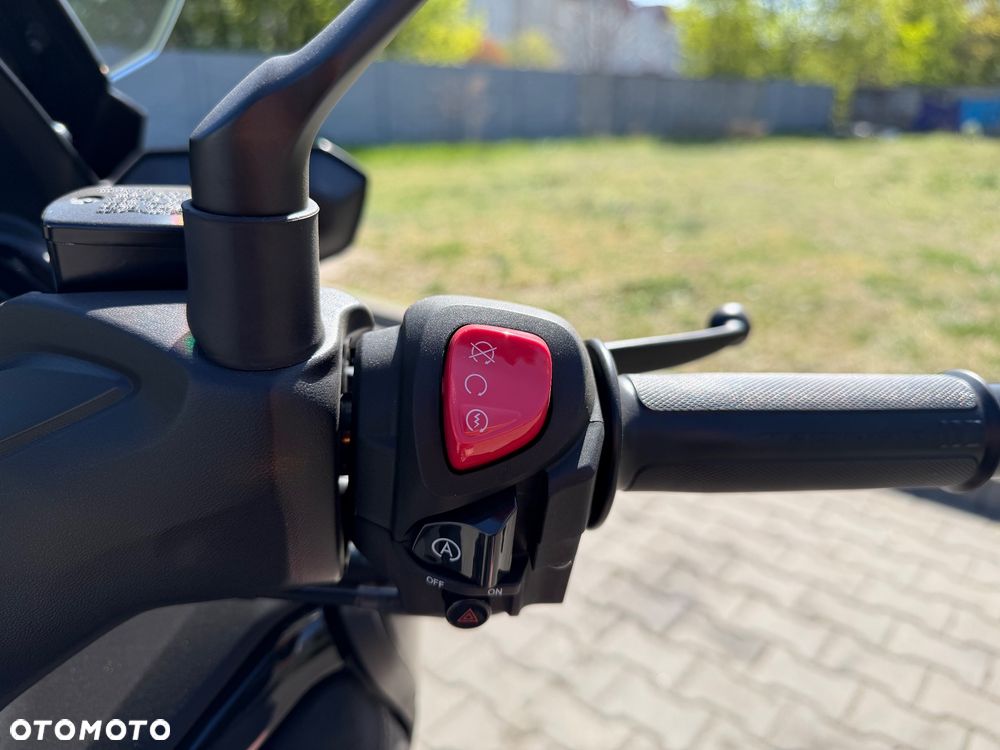 Yamaha X-max - 12