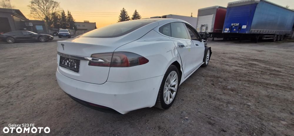 Tesla Model S - 5