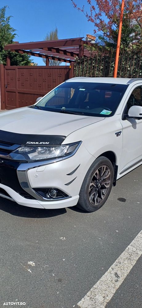 Mitsubishi Outlander 2.0 4WD - 8