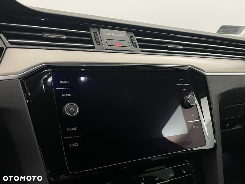 Volkswagen Passat - 18