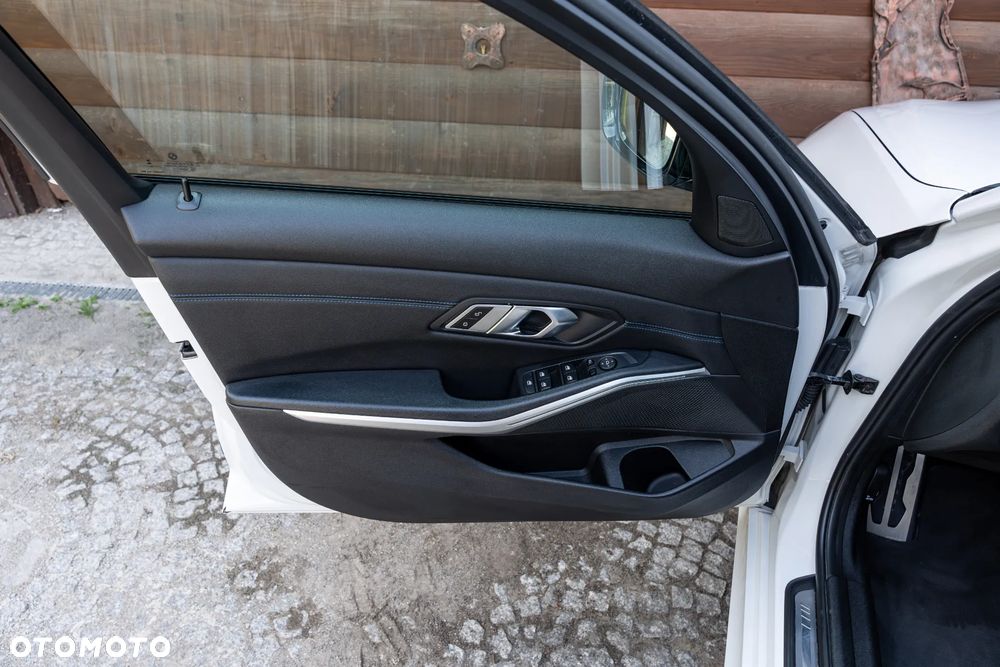BMW Seria 3 320d xDrive mHEV M Sport - 22