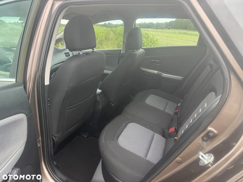 Kia Ceed - 11