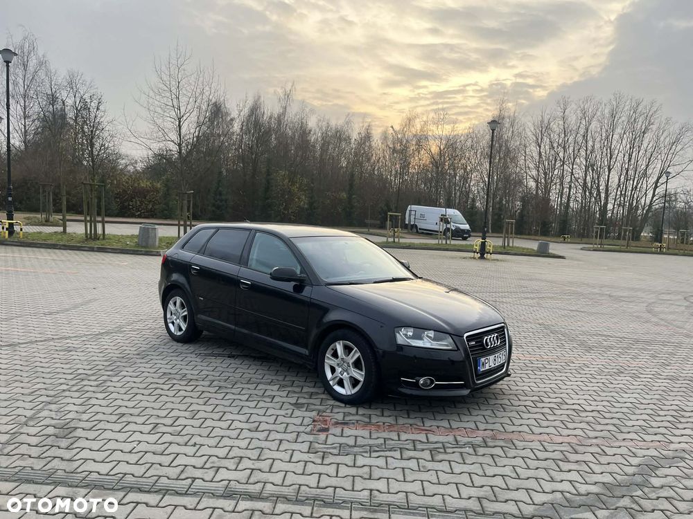Audi A3 Sportback 1.6 TDI S line Sportpaket - 3