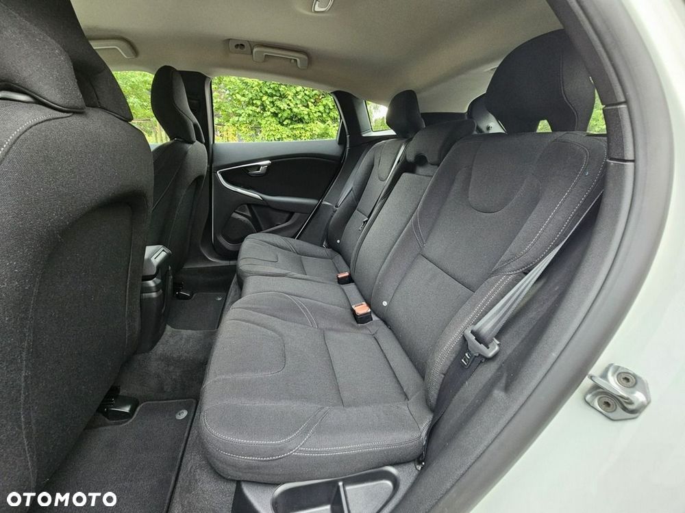 Volvo V40 D2 Drive-E Momentum - 17
