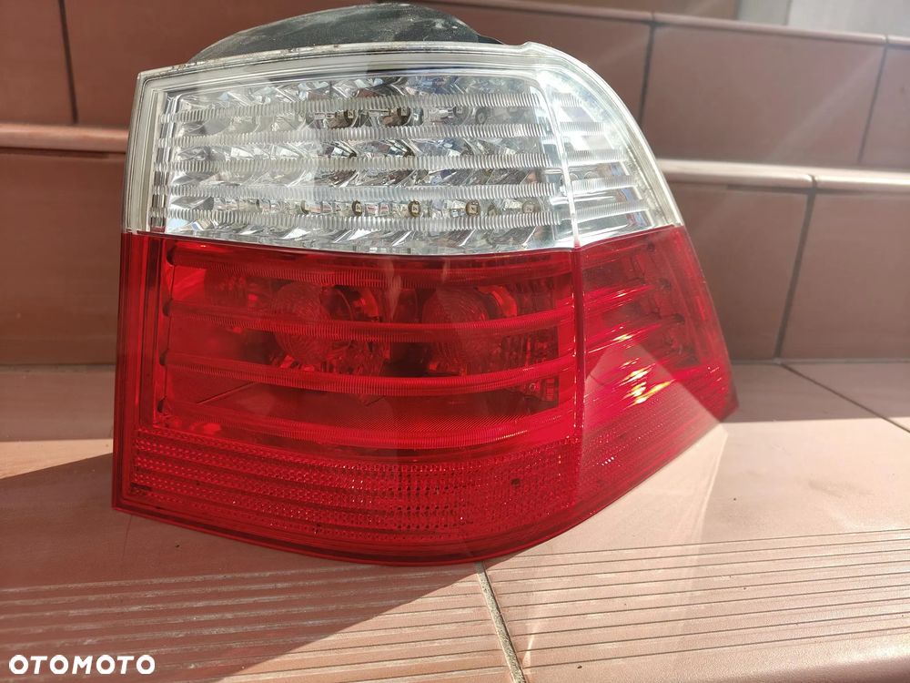 BMW E61 Lift Lci 5 kombi Lampa Tylna W Błotnik Prawa Polift Igła - 3