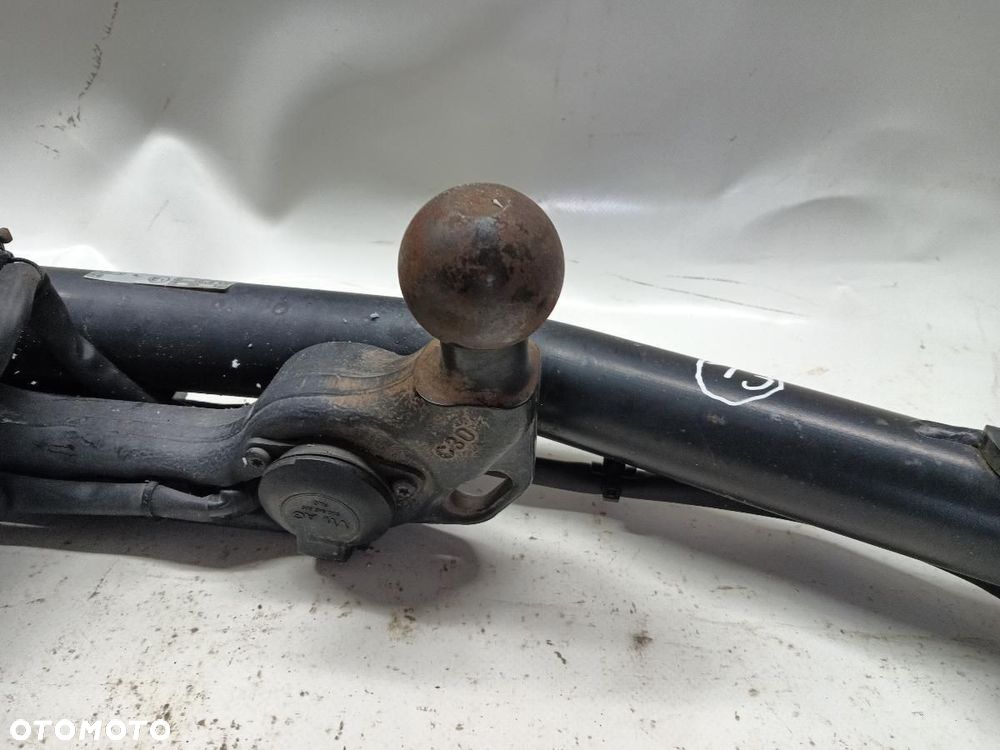 Używany Kompletne haki holownicze (belka + kula) - 650 PLN