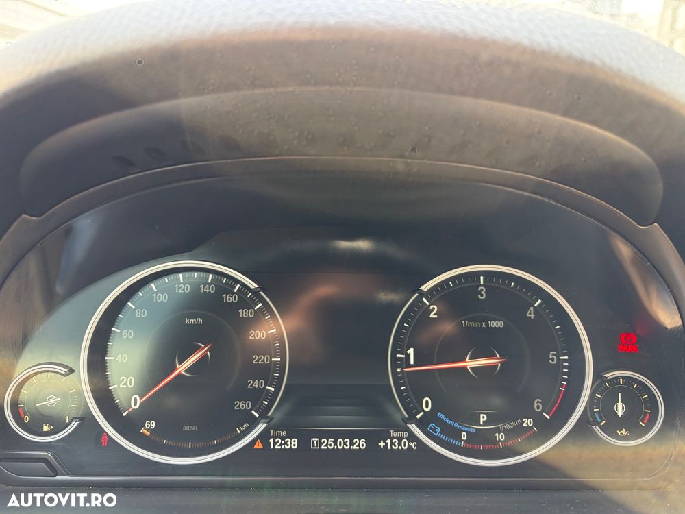 BMW Seria 5 525d xDrive AT - 12