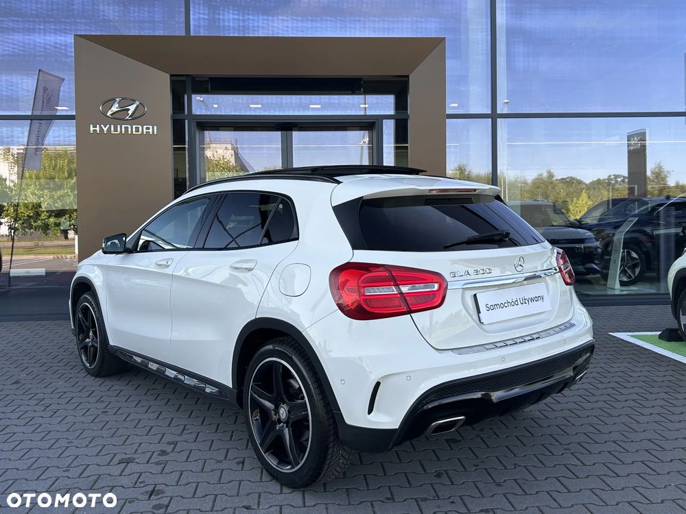 Mercedes-Benz GLA - 10