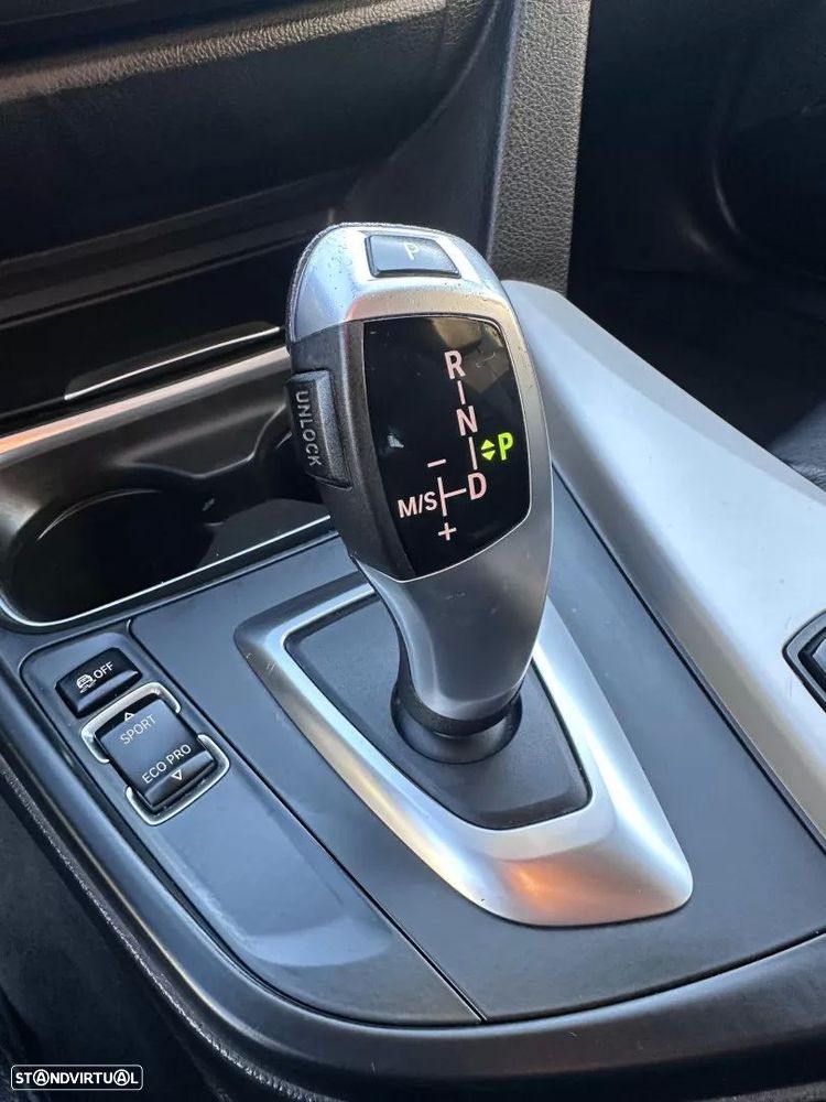 BMW 318 d Aut. Sport Line - 36