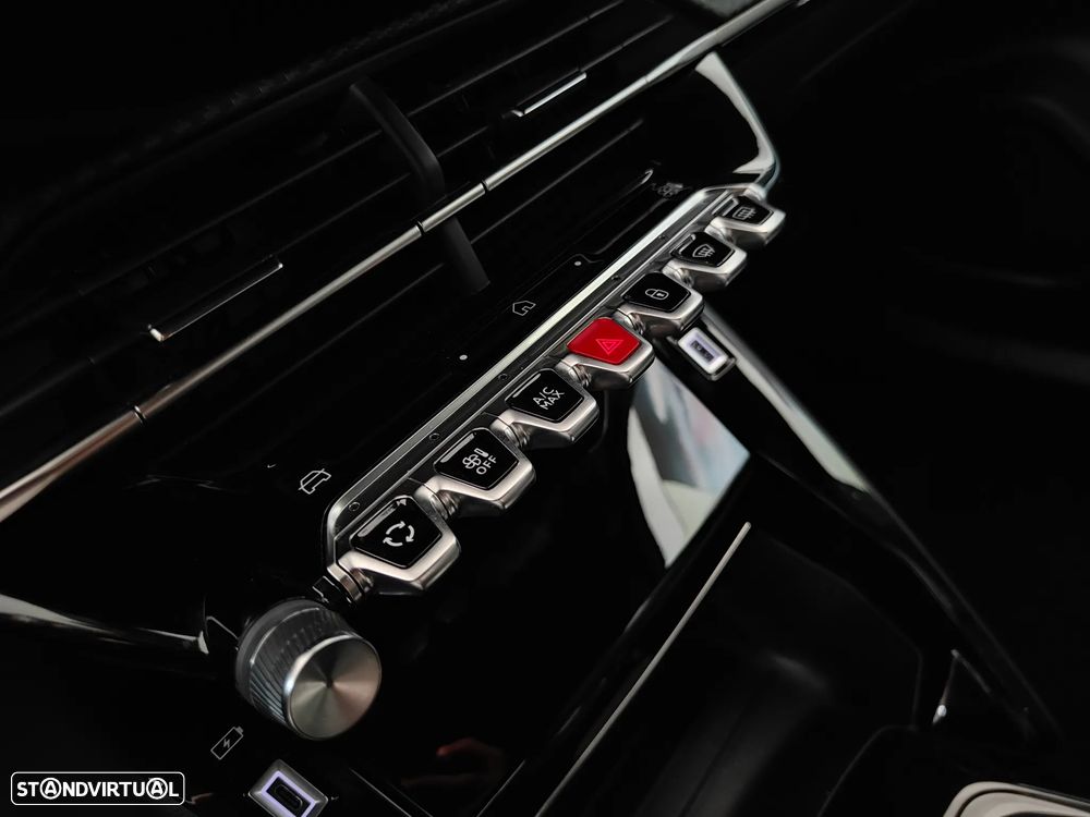 Peugeot 2008 1.2 PureTech Allure EAT8 - 47