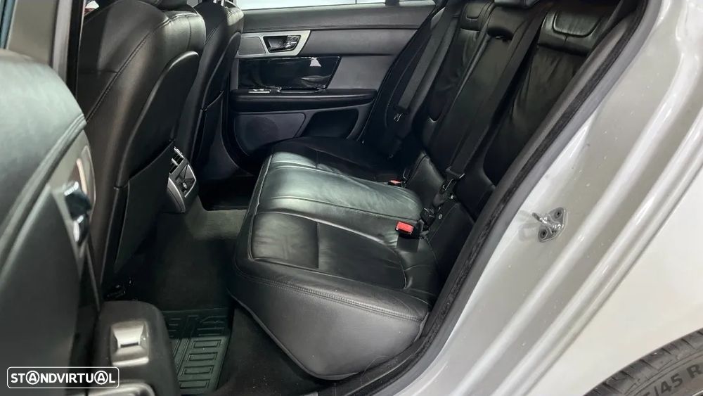 Jaguar XF Sportbrake - 12