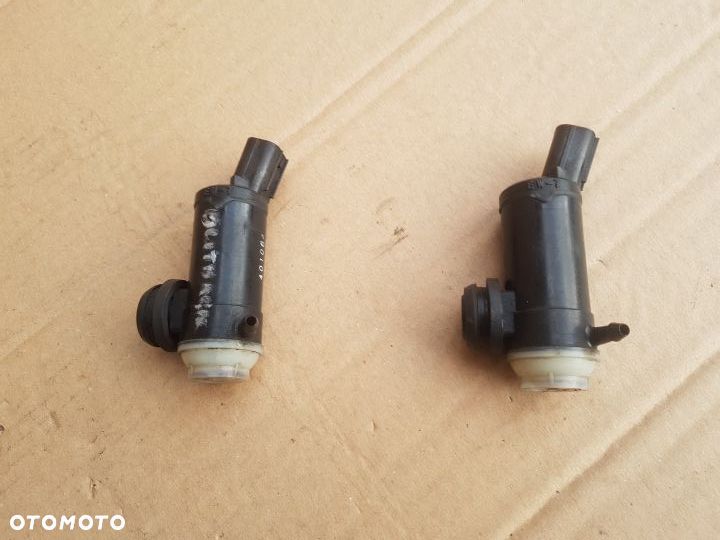 Subaru Outback IV BR pompki płynu spryskiwaczy pompa pompka