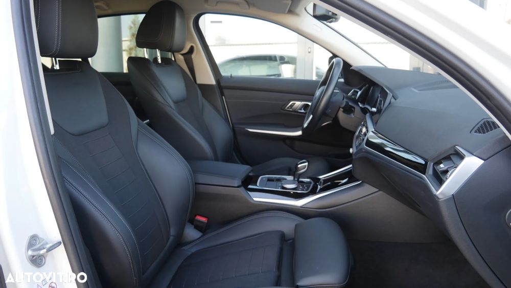 BMW Seria 3 330e Aut. Sport Line - 16