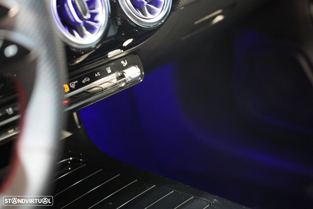 Mercedes-Benz A 250 ver-e-8g--dct-edition-amg-line - 18