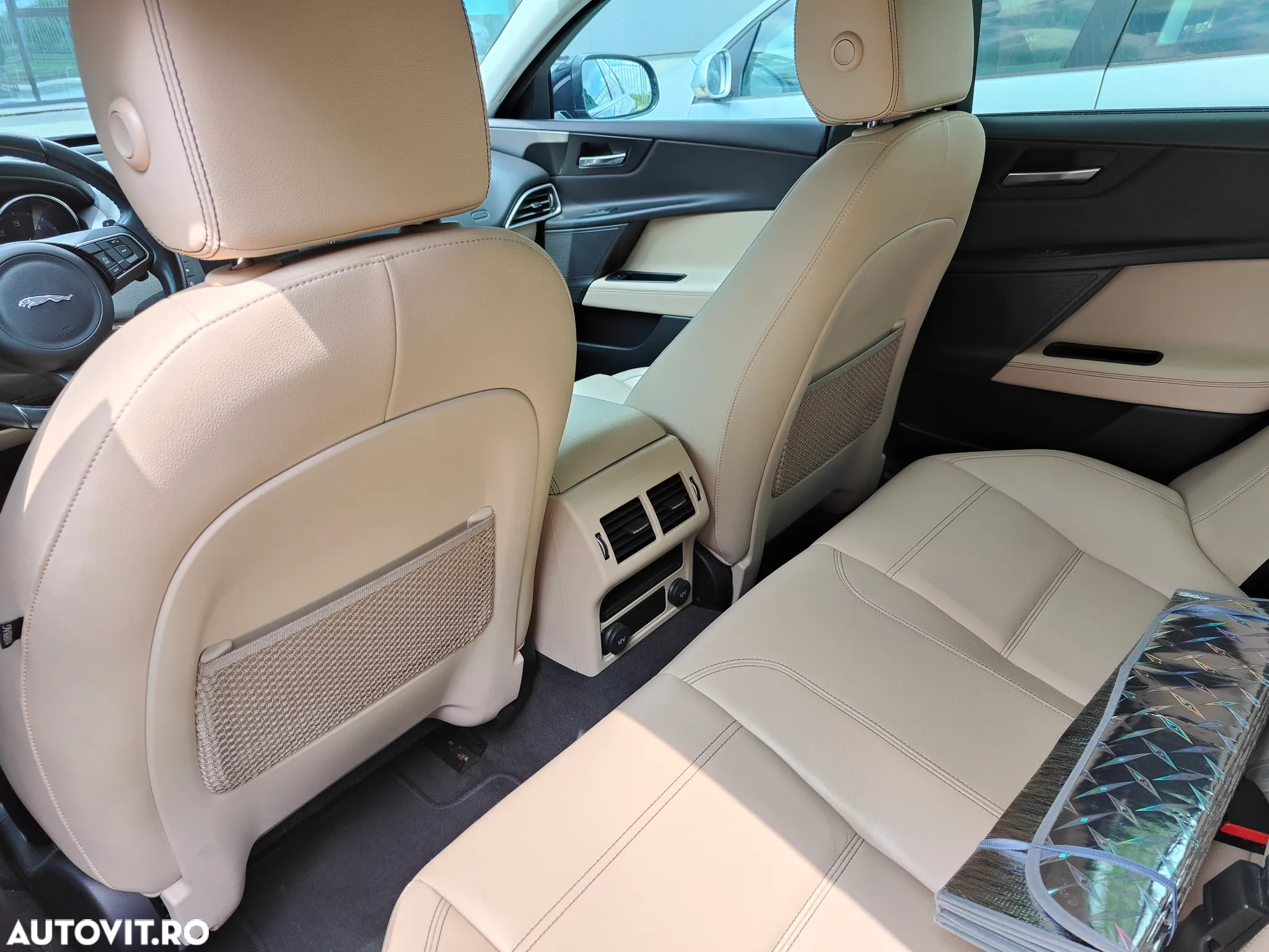 Jaguar XE 2.0 Prestige - 4