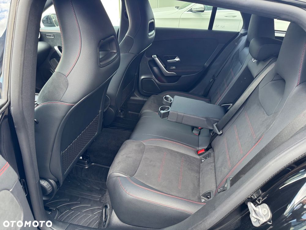 Mercedes-Benz CLA 200 d AMG Line 8G-DCT - 26