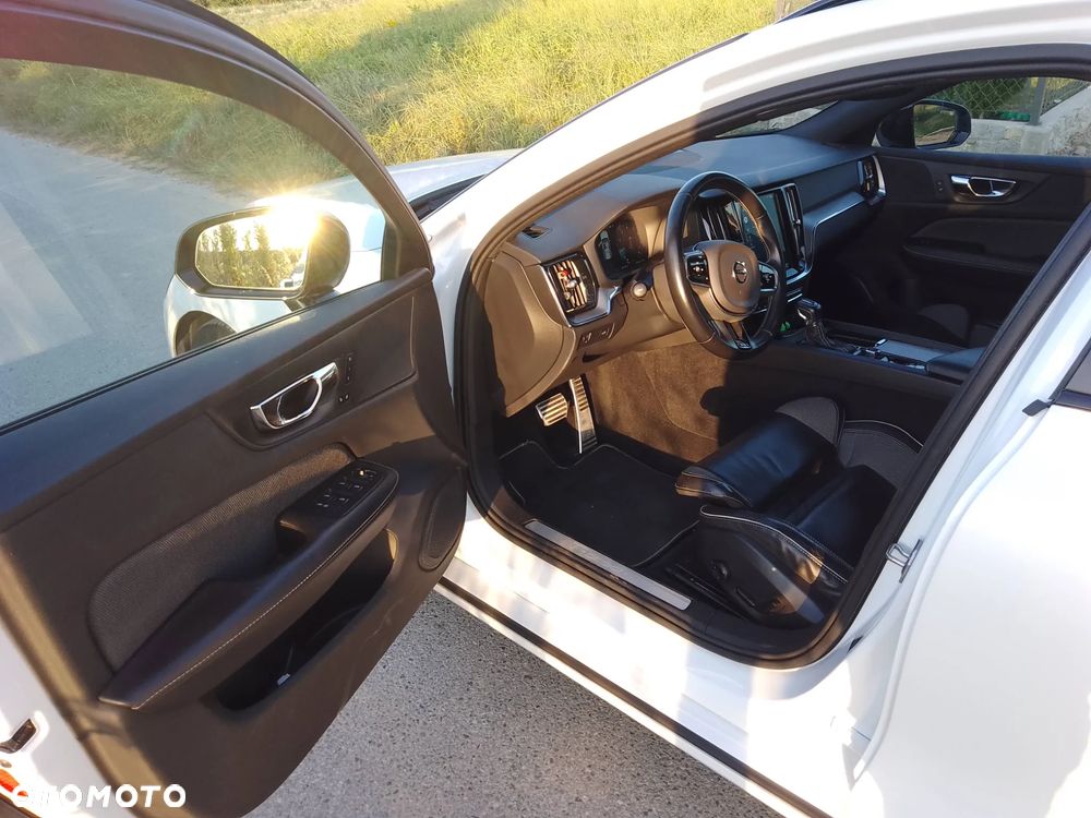 Volvo V60 T4 R-Design - 16