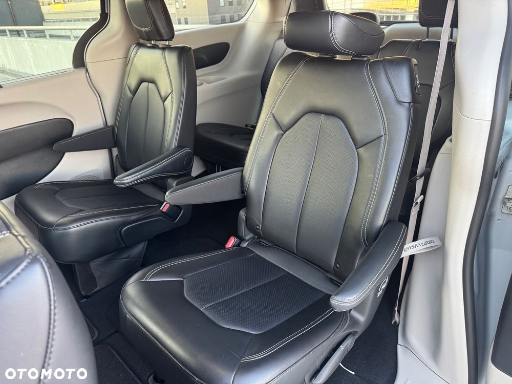 Chrysler Pacifica - 17