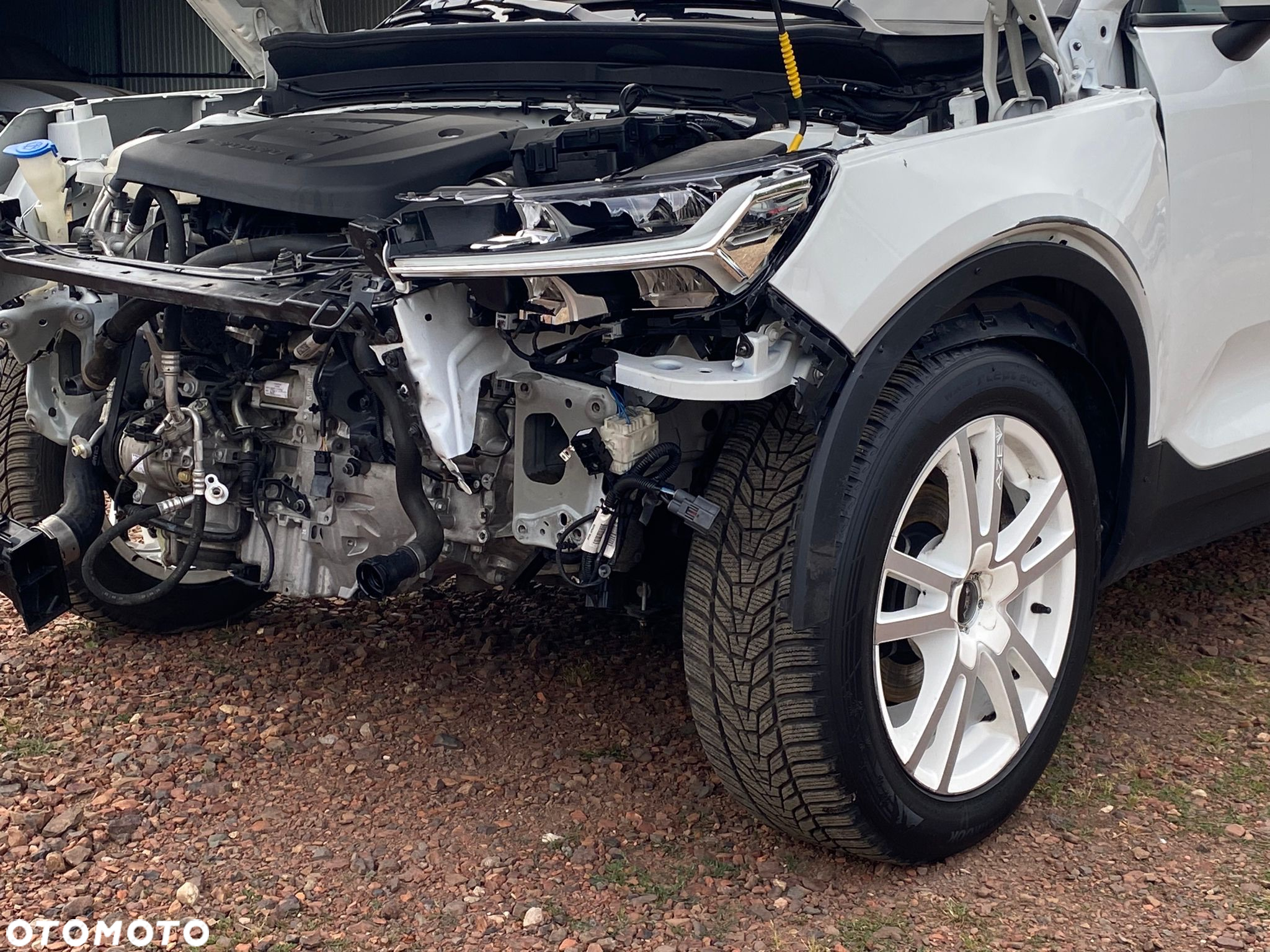 Volvo XC 40 T3 Momentum Pro - 5