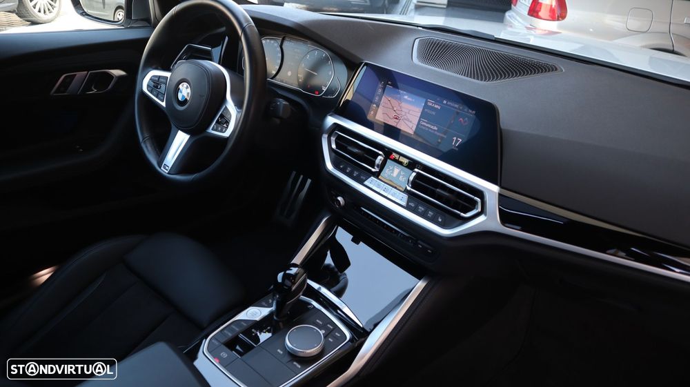 BMW M240i xDrive Auto - 30