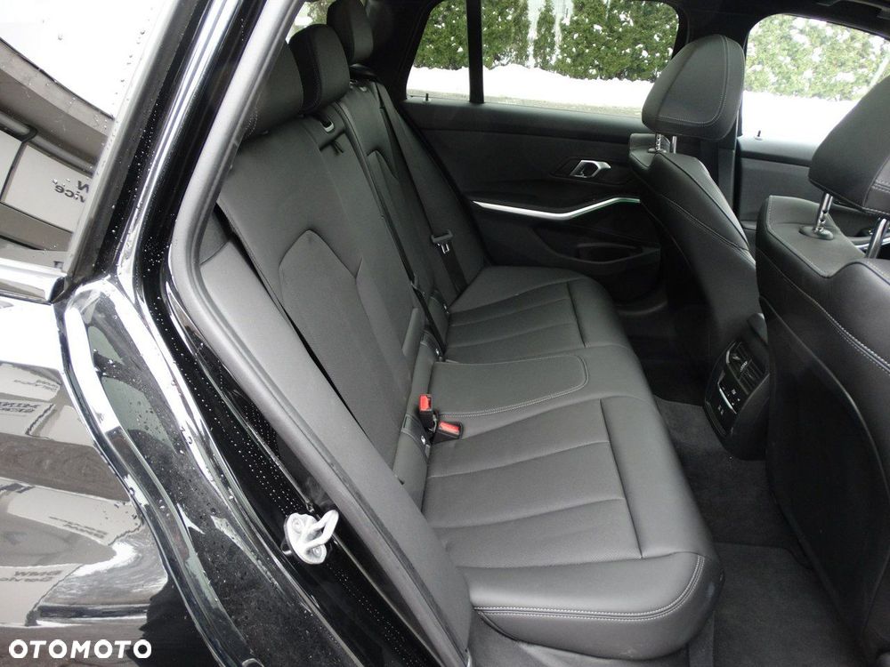 BMW Seria 3 320d xDrive M Sport - 14