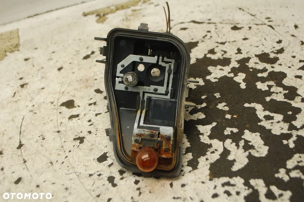WKŁAD LAMPY LEWY PRAWY TYŁ TYLNY 5K0945258 5K0945257 VW GOLF VI - 4