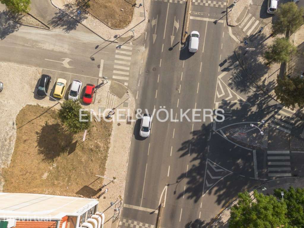 Terreno na Amadora - Grande imagem: 5/20