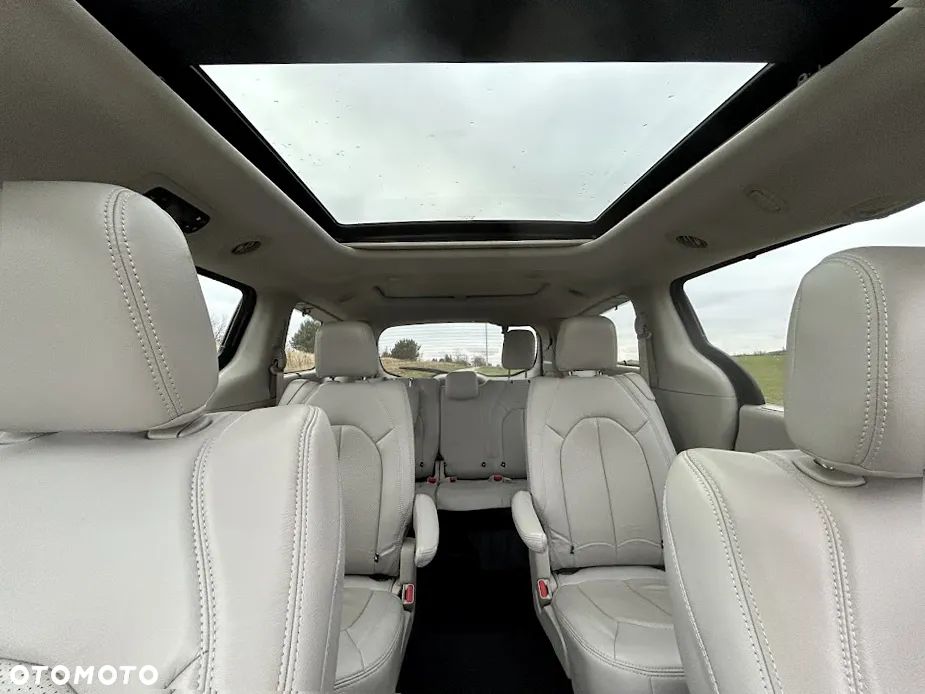 Chrysler Pacifica - 38