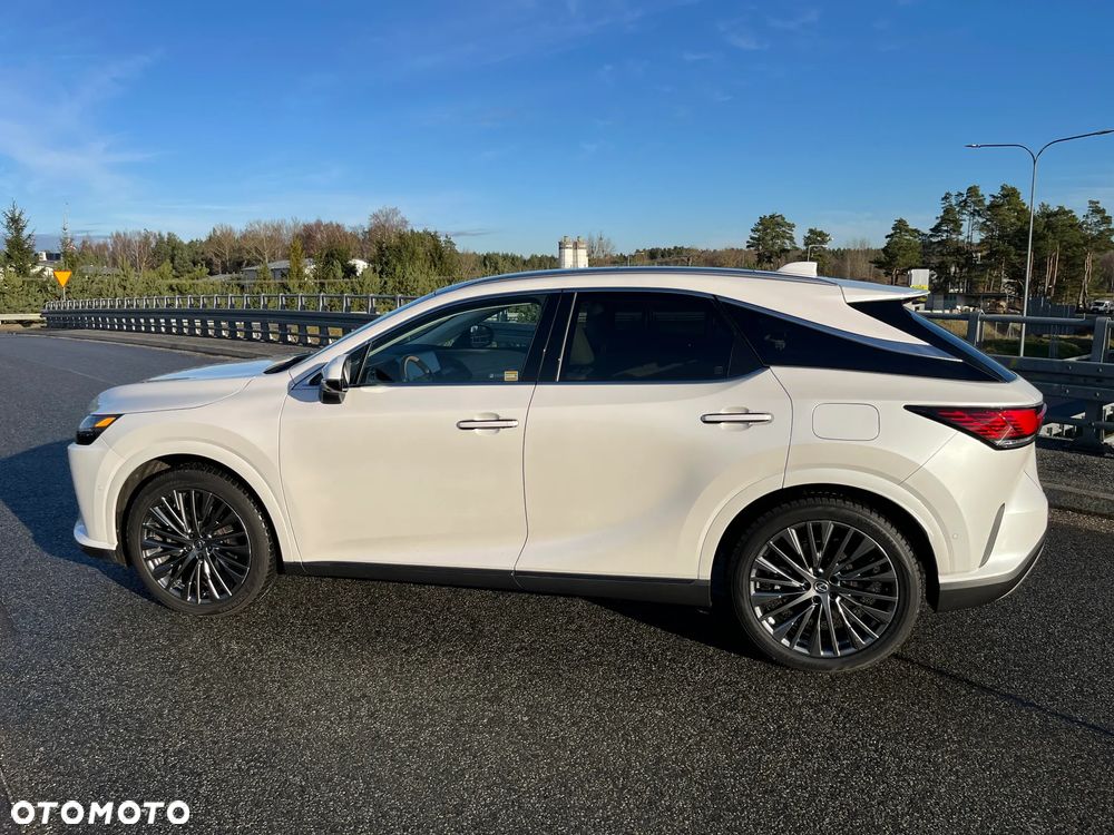 Lexus RX 450h+ Omotenashi - 5