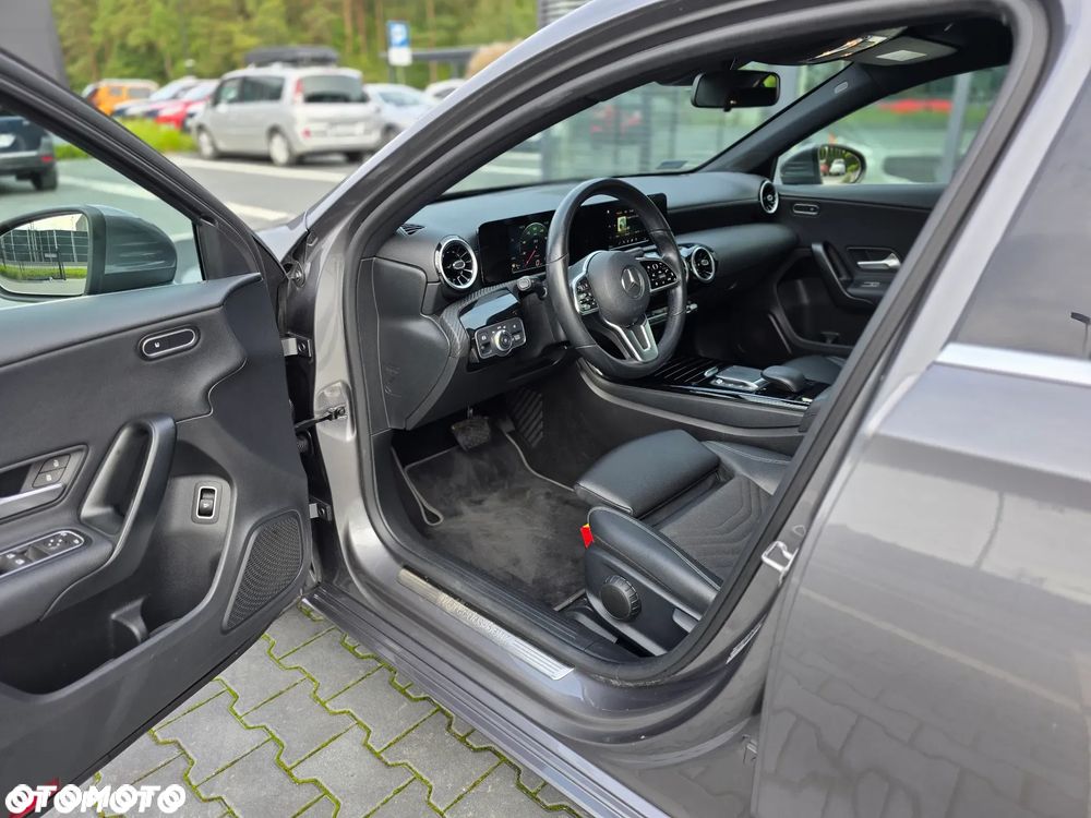 Mercedes-Benz Klasa A 180 Edycja specjalna 7G-DCT - 15