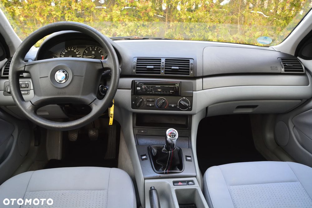 BMW Seria 3 318i - 35