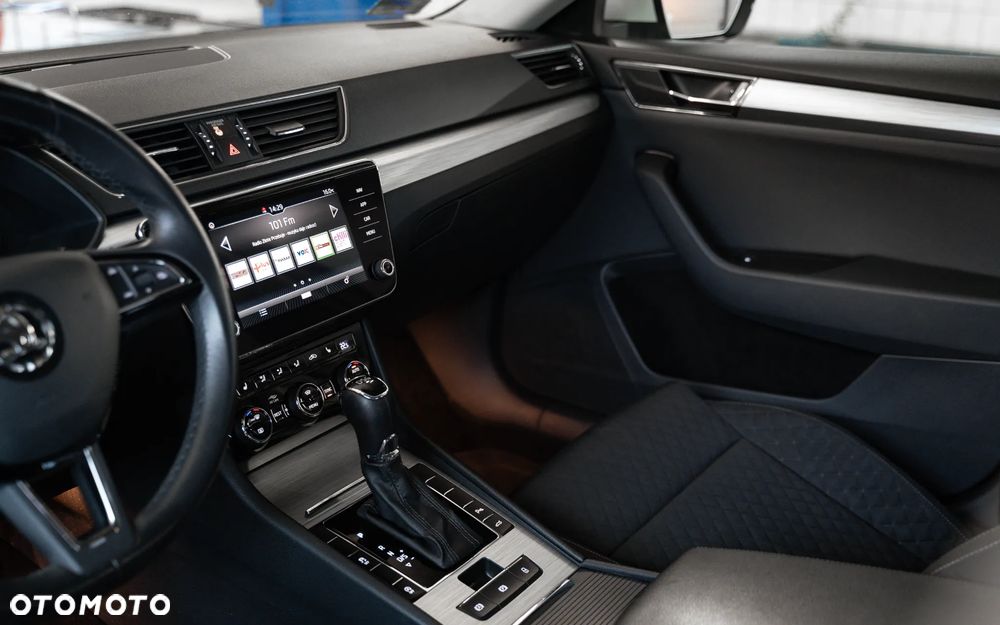 Skoda Superb 2.0 TDI Ambition DSG - 33